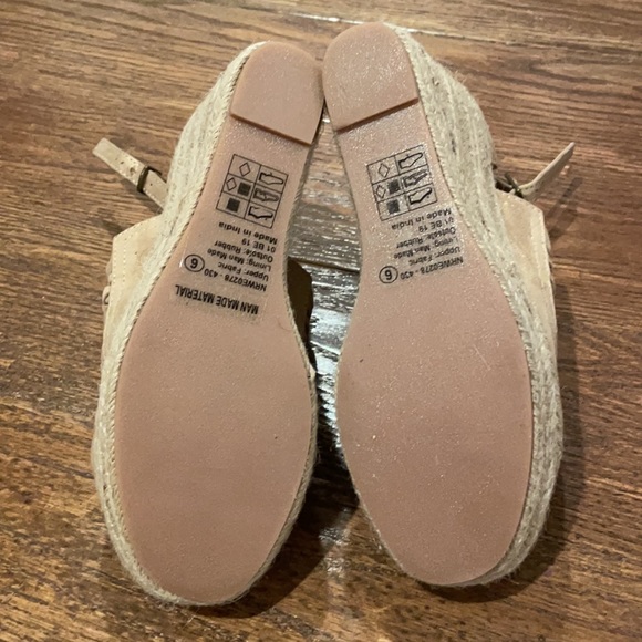 Nwot Not Rated size 6 wedges - Picture 5 of 5